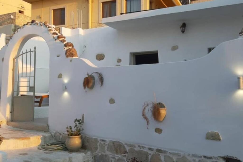 Sonia'S Luxury Apartment With Jacuzzi Kamilárion Exterior foto