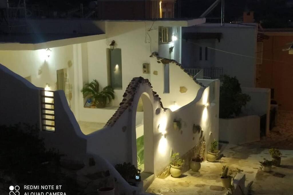 Sonia'S Luxury Apartment With Jacuzzi Kamilárion Exterior foto