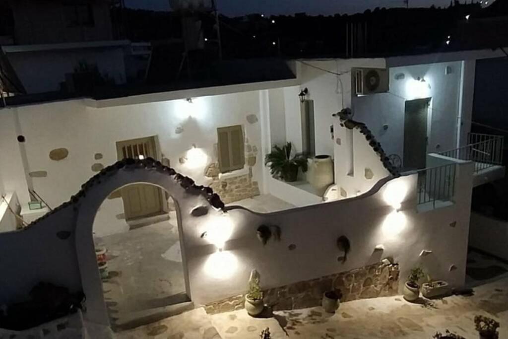 Sonia'S Luxury Apartment With Jacuzzi Kamilárion Exterior foto